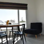B&B Thronos