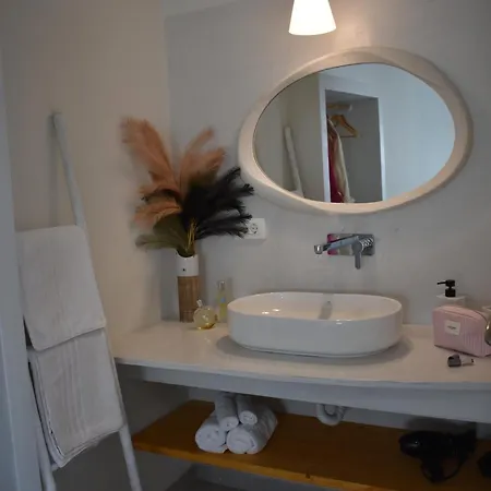 Thronos Bed & Breakfast Vlychada